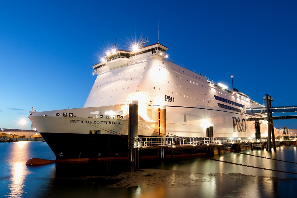 scheepvaart schip schepen hdr marine tanker containerschip offshore ferry sleepboot rotterdam transport maasvlakte europoort botlek rondvaart sar portlantis haven industrie